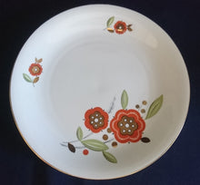 Lade das Bild in den Galerie-Viewer, 3er TEE~ SAMMELGEDECK - Porzellan, Goldrand Flora Pflanzen Blumenblüten Blatt Blätter Motiv Dekor (BC)
