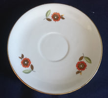 Lade das Bild in den Galerie-Viewer, 3er TEE~ SAMMELGEDECK - Porzellan, Goldrand Flora Pflanzen Blumenblüten Blatt Blätter Motiv Dekor (BC)
