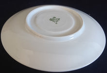 Lade das Bild in den Galerie-Viewer, 3er TEE~ SAMMELGEDECK - Porzellan, Goldrand Flora Pflanzen Blumenblüten Blatt Blätter Motiv Dekor (BC)
