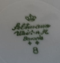 Lade das Bild in den Galerie-Viewer, 3er TEE~ SAMMELGEDECK - Porzellan, Goldrand Flora Pflanzen Blumenblüten Blatt Blätter Motiv Dekor (BC)
