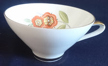 Lade das Bild in den Galerie-Viewer, 3er TEE~ SAMMELGEDECK - Porzellan, Goldrand Flora Pflanzen Blumenblüten Blatt Blätter Motiv Dekor (BC)
