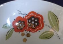 Lade das Bild in den Galerie-Viewer, 3er TEE~ SAMMELGEDECK - Porzellan, Goldrand Flora Pflanzen Blumenblüten Blatt Blätter Motiv Dekor (BC)
