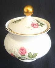 Lade das Bild in den Galerie-Viewer, 5er Set KAFFEEKANNE + DECKEL &amp; MILCHKÄNNCHEN &amp; ZUCKERDOSE + DECKEL "Annabell" - Porzellan, Goldrand Flora Rosenblumen Blüten Relief Motiv Dekor
