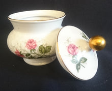 Lade das Bild in den Galerie-Viewer, ZUCKERDOSE MIT DECKEL "Annabell" - Porzellan, Goldrand Flora Rosenblumen Blüten Relief Motiv Dekor
