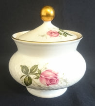 Lade das Bild in den Galerie-Viewer, 5er Set KAFFEEKANNE + DECKEL &amp; MILCHKÄNNCHEN &amp; ZUCKERDOSE + DECKEL "Annabell" - Porzellan, Goldrand Flora Rosenblumen Blüten Relief Motiv Dekor
