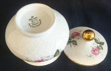 Lade das Bild in den Galerie-Viewer, 5er Set KAFFEEKANNE + DECKEL &amp; MILCHKÄNNCHEN &amp; ZUCKERDOSE + DECKEL "Annabell" - Porzellan, Goldrand Flora Rosenblumen Blüten Relief Motiv Dekor
