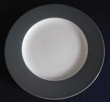 Lade das Bild in den Galerie-Viewer, 2er Set SPEISETELLER - Porzellan, Grauer Breiter Rand Motiv Dekor
