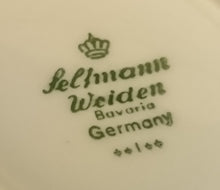 Lade das Bild in den Galerie-Viewer, Zweier Kaffeegebeck aus Porzellan mit Punkten, Kreisen, Flora- und Blumenmotiven, dekoratives Design von Seltmann Weiden
