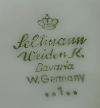 Lade das Bild in den Galerie-Viewer, Zweier Kaffeegedeck von Seltmann Weiden, Porzellan mit Punkte- und Kreismotiv, florale Blüten und Blätter im Dekor.
