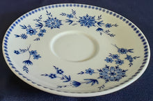 Lade das Bild in den Galerie-Viewer, Zweier Kaffee-Gedeck aus Porzellan mit Punkten, Kreisen, Blumen und Pflanzenmotiven, dekoratives Design von Seltmann Weiden.
