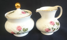 Lade das Bild in den Galerie-Viewer, 5er Set KAFFEEKANNE + DECKEL &amp; MILCHKÄNNCHEN &amp; ZUCKERDOSE + DECKEL "Annabell" - Porzellan, Goldrand Flora Rosenblumen Blüten Relief Motiv Dekor

