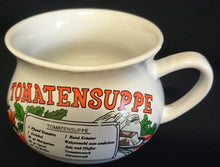 Lade das Bild in den Galerie-Viewer, SUPPENTASSE - Keramik / Steingut, Gemüse Kräuter Tomatensuppe Rezept Aufschrift Motiv Dekor

