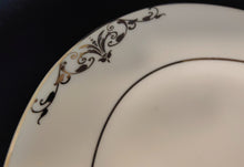 Lade das Bild in den Galerie-Viewer, BEILAGEN~ SERVIERPLATTE - Porzellan, Abstrakt Geometrisch Zeichen Symbole Linien Rand Motiv Dekor
