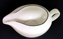 Lade das Bild in den Galerie-Viewer, SAUCIER - Porzellan, Platin Oberer Linien Rand Motiv Dekor
