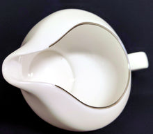 Lade das Bild in den Galerie-Viewer, SAUCIER - Porzellan, Platin Oberer Linien Rand Motiv Dekor
