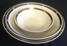 Lade das Bild in den Galerie-Viewer, MITTELGROßE BEILAGENSCHÜSSEL  - Porzellan,  Abstrakt Linien Kreuze Goldrand Muster Motiv Dekor
