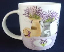 Lade das Bild in den Galerie-Viewer, KAFFEETASSE - Porzellan, Flora Lavendel Blumen Blüten Vasen Hut Motiv Dekor
