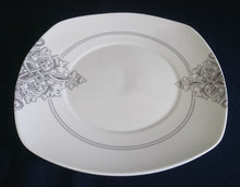 Lade das Bild in den Galerie-Viewer, DESSERTTELLER - Porzellan, Doppelte Linien Weihnachtsbaum Spitze Motiv Dekor

