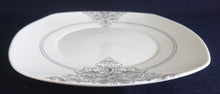 Lade das Bild in den Galerie-Viewer, DESSERTTELLER - Porzellan, Doppelte Linien Weihnachtsbaum Spitze Motiv Dekor
