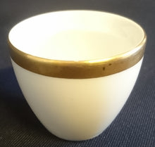Lade das Bild in den Galerie-Viewer, 2er Set EIERBECHER - Porzellan, Breiter Goldrand Motiv Dekor
