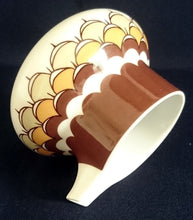 Lade das Bild in den Galerie-Viewer, 3er Set MILCHKÄNNCHEN &amp; ZUCKERDOSE MIT DECKEL - Porzellan, Geometrisches Abstraktes Wellen Zeichen Motiv Dekor
