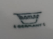 Lade das Bild in den Galerie-Viewer, 3er Set MILCHKÄNNCHEN &amp; ZUCKERDOSE MIT DECKEL - Porzellan, Geometrisches Abstraktes Wellen Zeichen Motiv Dekor
