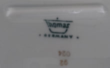 Lade das Bild in den Galerie-Viewer, SERVIERTABLETT - Porzellan, Breiter Goldrand Motiv Dekor
