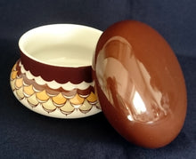 Lade das Bild in den Galerie-Viewer, 3er Set MILCHKÄNNCHEN &amp; ZUCKERDOSE MIT DECKEL - Porzellan, Geometrisches Abstraktes Wellen Zeichen Motiv Dekor
