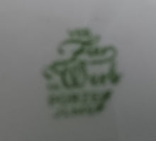 Lade das Bild in den Galerie-Viewer, BEILAGENSCHÄLCHEN - Porzellan, Gold Linien Flora Pflanzen Randwölbungen Relief Motiv Dekor
