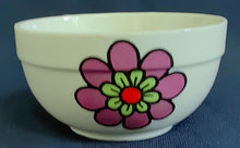 Lade das Bild in den Galerie-Viewer, FLOW CUP MIT GRIFF - Keramik / Steingut, Flora Blumenblüten Motiv Dekor
