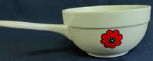 Lade das Bild in den Galerie-Viewer, FLOW CUP MIT GRIFF - Keramik / Steingut, Flora Blumenblüten Motiv Dekor
