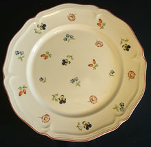 Lade das Bild in den Galerie-Viewer, 2er Set SPEISETELLER "Petite Fleur" - Porzellan, Flora Verschiedene Blumenblüten Blatt Blätter Motiv Dekor
