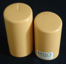 Lade das Bild in den Galerie-Viewer, PFEFFERSTREUER "Pasiega" - Keramik / Steingut, Abgeschrägte Form Einfärbiges Motiv Dekor (BC)
