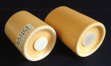 Lade das Bild in den Galerie-Viewer, PFEFFERSTREUER "Pasiega" - Keramik / Steingut, Abgeschrägte Form Einfärbiges Motiv Dekor (BC)
