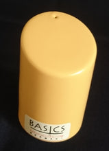 Lade das Bild in den Galerie-Viewer, PFEFFERSTREUER "Pasiega" - Keramik / Steingut, Abgeschrägte Form Einfärbiges Motiv Dekor (BC)
