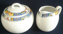 Lade das Bild in den Galerie-Viewer, 3er Set MILCHKÄNNCHEN &amp;  ZUCKERDOSE MIT DECKEL - Porzellan, Abstrakt Symbole Zeichen Geometrisches Motiv Dekor
