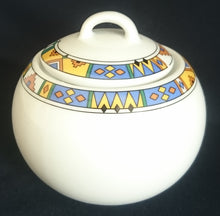 Lade das Bild in den Galerie-Viewer, 3er Set MILCHKÄNNCHEN &amp;  ZUCKERDOSE MIT DECKEL - Porzellan, Abstrakt Symbole Zeichen Geometrisches Motiv Dekor
