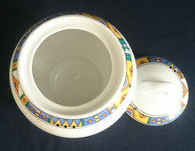 Lade das Bild in den Galerie-Viewer, 3er Set MILCHKÄNNCHEN &amp;  ZUCKERDOSE MIT DECKEL - Porzellan, Abstrakt Symbole Zeichen Geometrisches Motiv Dekor
