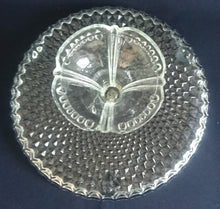 Lade das Bild in den Galerie-Viewer, TORTENPLATTEN ETAGERE  - Hartglas, Geometrisches Abstraktes Dreieck Karo Gewölbter Welliger Relief Rand Motiv Dekor
