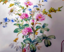 Lade das Bild in den Galerie-Viewer, SCHALE "Irka" - Porzellan, Goldrand Flora Pflanzen Blumen Blüten Motiv Dekor
