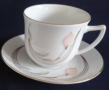 Lade das Bild in den Galerie-Viewer, KAFFEETASSE - Porzellan, Goldrand Flora Blumenblüte Relief Motiv Dekor
