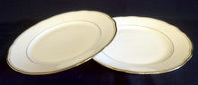 Lade das Bild in den Galerie-Viewer, DESSERTTELLER - Porzellan, Goldrand Außen &amp; Innen Gewölbter Relief Rand Motiv Dekor

