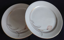 Lade das Bild in den Galerie-Viewer, DESSERTTELLER - Porzellan, Goldrand Flora Blumenblüte Relief Motiv Dekor
