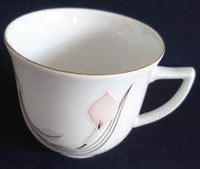 Lade das Bild in den Galerie-Viewer, KAFFEETASSE - Porzellan, Goldrand Flora Blumenblüte Relief Motiv Dekor
