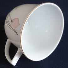 Lade das Bild in den Galerie-Viewer, KAFFEETASSE - Porzellan, Goldrand Flora Blumenblüte Relief Motiv Dekor
