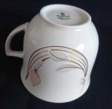 Lade das Bild in den Galerie-Viewer, KAFFEETASSE - Porzellan, Goldrand Flora Blumenblüte Relief Motiv Dekor
