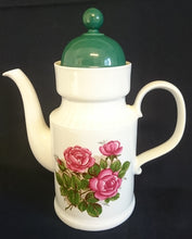 Lade das Bild in den Galerie-Viewer, KAFFEEKANNE MIT DECKEL - Porzellan, Flora Rosenblumen Blüten Strauß Motiv Dekor
