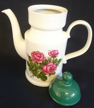 Lade das Bild in den Galerie-Viewer, 5er Set KAFFEEKANNE MIT DECKEL &amp; MILCHKÄNNCHEN &amp; ZUCKERDOSE MIT DECKEL - Porzellan, Flora Rosenblumen Blüten Strauß Motiv Dekor
