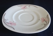 Lade das Bild in den Galerie-Viewer, UNTERTASSE - Porzellan, Flora Blumenblüten Pflanzen Blatt Blätter Motiv Dekor
