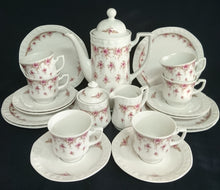 Lade das Bild in den Galerie-Viewer, KAFFEEKANNE MIT DECKEL - Porzellan, Streifen Linien Flora Blumenblüten Motiv Dekor
